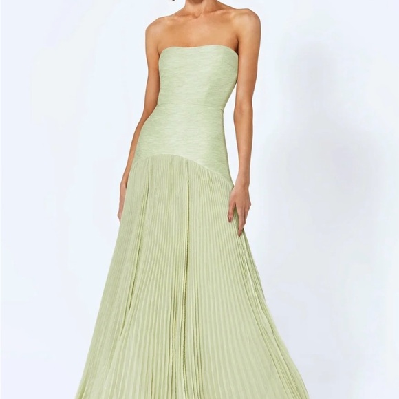 Elegant Strapless Pistachio Dress - Picture 2 of 4
